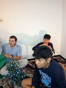 Snapshot of _Ottis_ chatting on 12/04/25, 11:46 Ottis online show from 12/04/25, 11:46