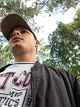 Snapshot of _Ottis_ chatting on 12/13/25, 07:53 Ottis online show from 12/13/25, 07:53