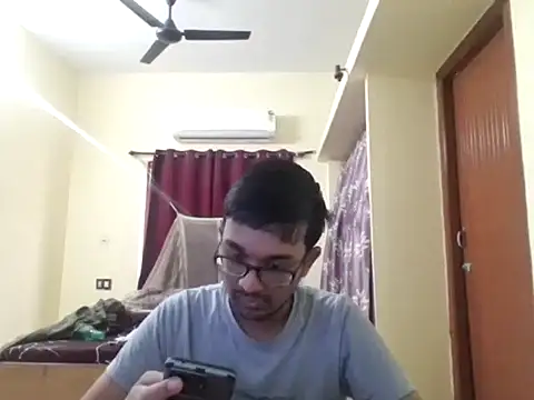 Snapshot of THE_NAKED_BOY chatting on 11/30/25, 04:38 THE NAKED BOY online show from 11/30/25, 04:38