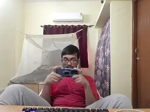 Snapshot of THE_NAKED_BOY chatting on 12/21/25, 05:58 THE NAKED BOY online show from 12/21/25, 05:58