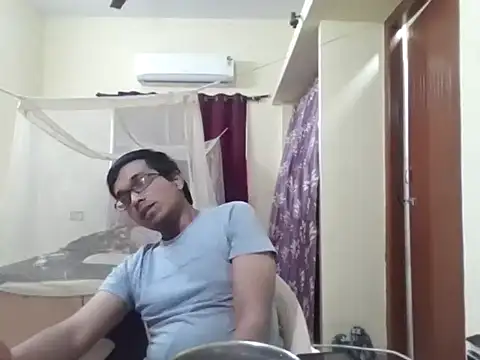 Snapshot of THE_NAKED_BOY chatting on 02/01/26, 04:55 THE NAKED BOY online show from 02/01/26, 04:55