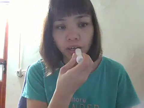 Angela-Eira online show from 11/05/25, 08:42