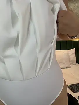 MonicaMoret online show from 07/02/26, 12:44