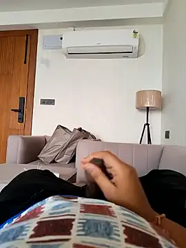 Snapshot of 143n143143 chatting on 11/20/25, 10:48 143n143143 online show from 11/20/25, 10:48