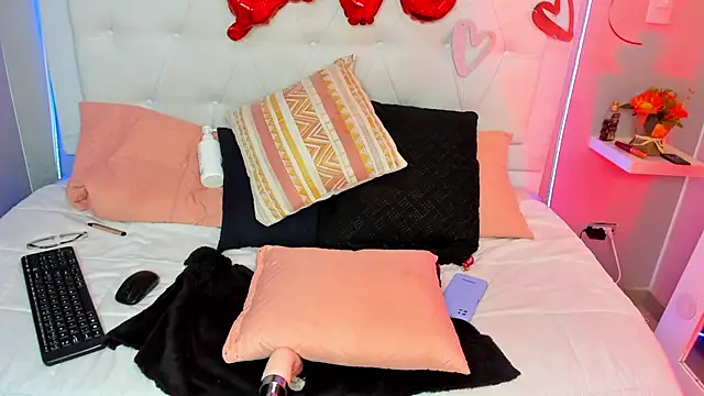 Snapshot of AINARA__STONE chatting on 02/15/25, 01:31 AINARA STONE online show from 02/15/25, 01:31