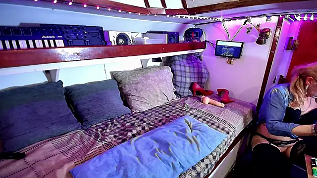 Honeykiss23 online show from 01/16/25, 07:20