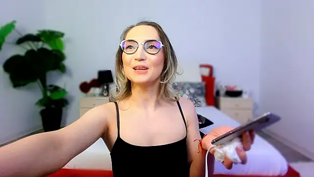 CharmingAnnie online show from 04/06/26, 06:31