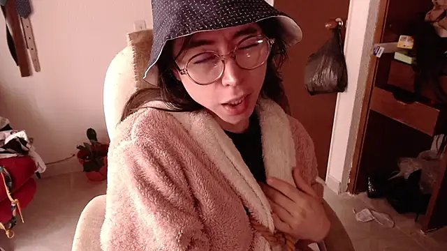 emily pearl  online show from 10/28/25, 01:47