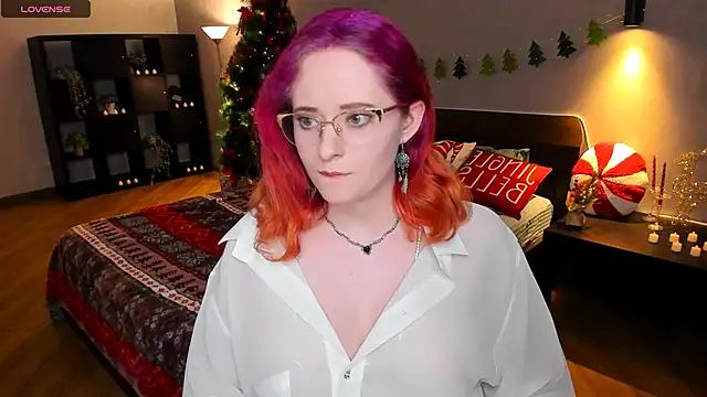 Snapshot of Aemilia_ chatting on 12/15/24, 12:17 Aemilia online show from 12/15/24, 12:17