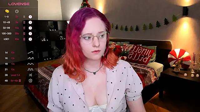 Snapshot of Aemilia_ chatting on 12/19/24, 12:34 Aemilia online show from 12/19/24, 12:34