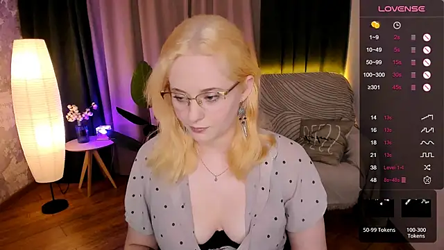 Snapshot of Aemilia_ chatting on 01/25/25, 12:16 Aemilia online show from 01/25/25, 12:16