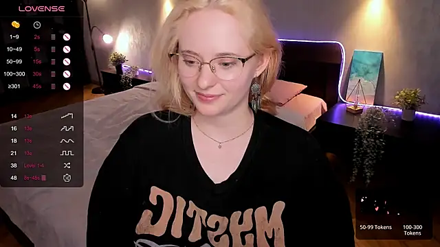Snapshot of Aemilia_ chatting on 02/04/25, 12:33 Aemilia online show from 02/04/25, 12:33
