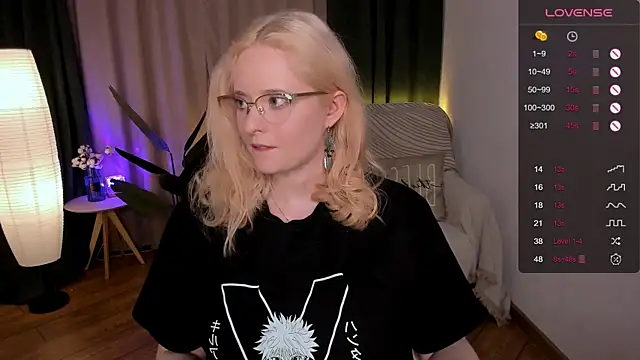 Snapshot of Aemilia_ chatting on 02/05/25, 12:17 Aemilia online show from 02/05/25, 12:17