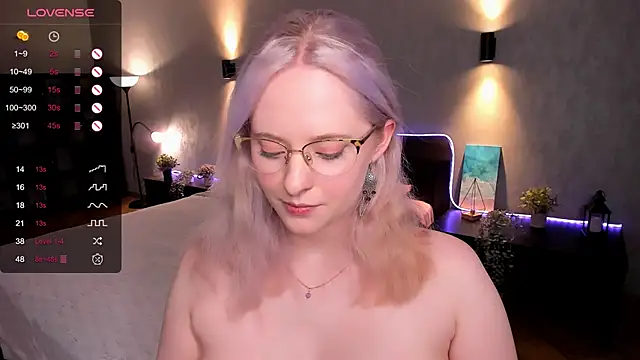Snapshot of Aemilia_ chatting on 02/08/25, 10:07 Aemilia online show from 02/08/25, 10:07