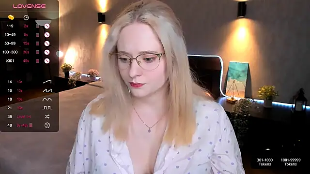 Snapshot of Aemilia_ chatting on 02/15/25, 09:27 Aemilia online show from 02/15/25, 09:27