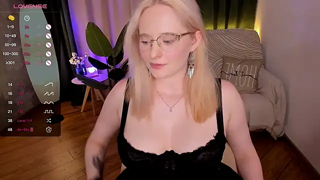 Snapshot of Aemilia_ chatting on 02/16/25, 12:10 Aemilia online show from 02/16/25, 12:10