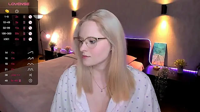 Snapshot of Aemilia_ chatting on 02/18/25, 09:32 Aemilia online show from 02/18/25, 09:32
