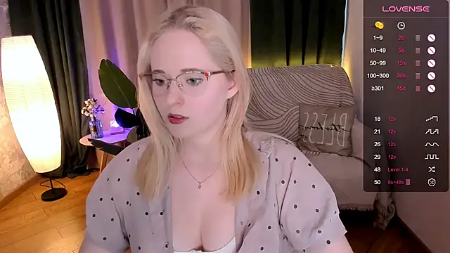 Snapshot of Aemilia_ chatting on 03/04/25, 08:57 Aemilia online show from 03/04/25, 08:57