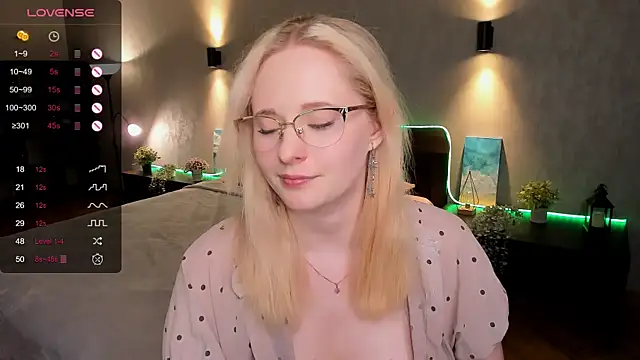 Snapshot of Aemilia_ chatting on 03/08/25, 01:57 Aemilia online show from 03/08/25, 01:57