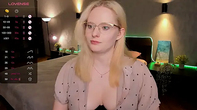 Snapshot of Aemilia_ chatting on 03/09/25, 02:10 Aemilia online show from 03/09/25, 02:10