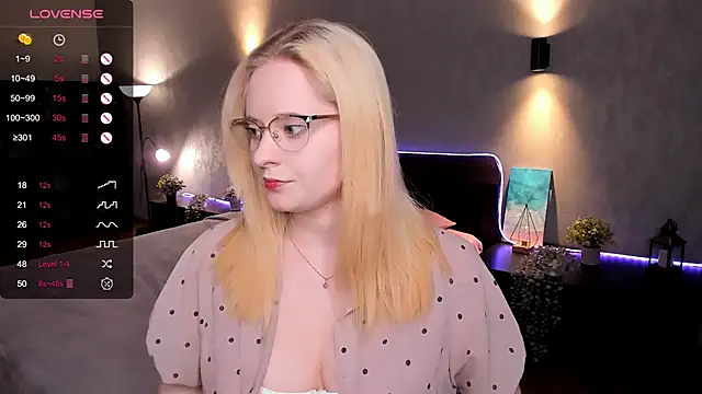 Snapshot of Aemilia_ chatting on 03/16/25, 08:32 Aemilia online show from 03/16/25, 08:32