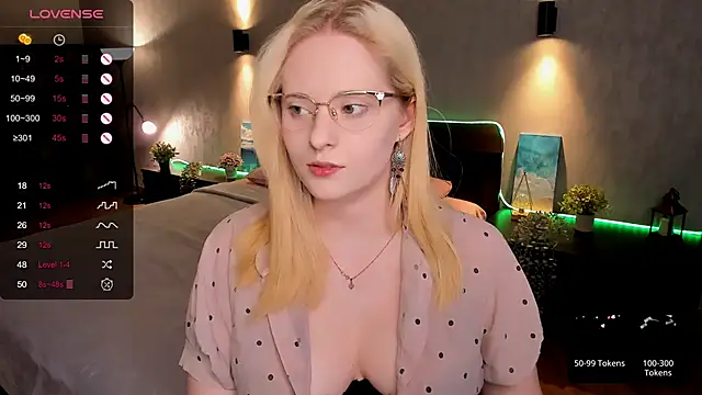 Snapshot of Aemilia_ chatting on 03/22/25, 05:28 Aemilia online show from 03/22/25, 05:28