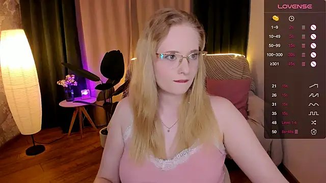 Snapshot of Aemilia_ chatting on 09/14/25, 02:00 Aemilia online show from 09/14/25, 02:00