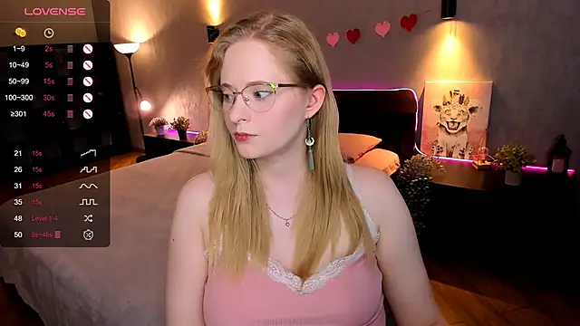 Snapshot of Aemilia_ chatting on 09/21/25, 06:15 Aemilia online show from 09/21/25, 06:15
