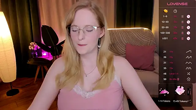 Snapshot of Aemilia_ chatting on 09/23/25, 08:39 Aemilia online show from 09/23/25, 08:39