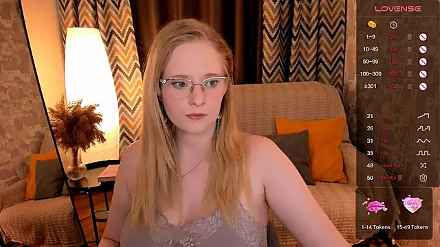 Snapshot of Aemilia_ chatting on 10/06/25, 08:23 Aemilia online show from 10/06/25, 08:23