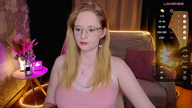 Snapshot of Aemilia_ chatting on 10/19/25, 06:14 Aemilia online show from 10/19/25, 06:14