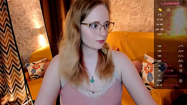 Snapshot of Aemilia_ chatting on 06/09/26, 08:15 Aemilia online show from 06/09/26, 08:15