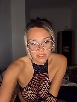 Snapshot of SpicyVicky chatting on 05/15/26, 04:30 SpicyVicky online show from 05/15/26, 04:30