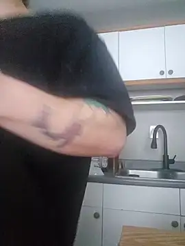 Snapshot of notsure353 chatting on 02/11/25, 03:40 notsure353 online show from 02/11/25, 03:40