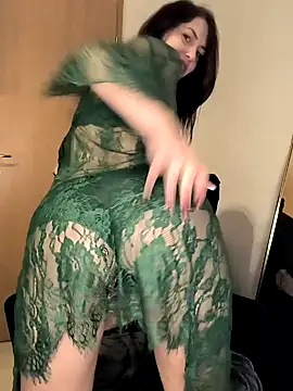 Snapshot of Linalicious chatting on 12/20/24, 07:28 Linalicious online show from 12/20/24, 07:28