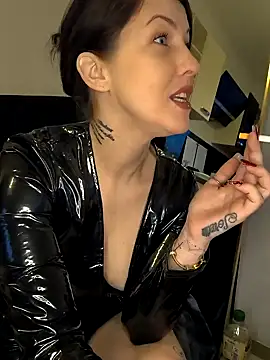 Snapshot of Linalicious chatting on 12/26/24, 02:48 Linalicious online show from 12/26/24, 02:48