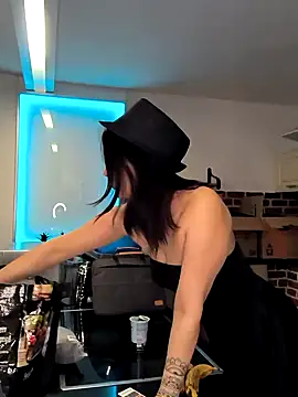 Snapshot of Linalicious chatting on 02/06/25, 07:45 Linalicious online show from 02/06/25, 07:45