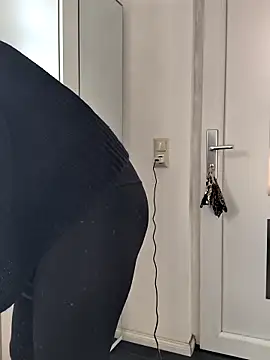 Snapshot of Linalicious chatting on 02/12/25, 10:24 Linalicious online show from 02/12/25, 10:24