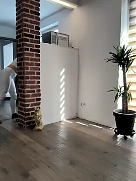 Snapshot of Linalicious chatting on 02/18/25, 09:43 Linalicious online show from 02/18/25, 09:43