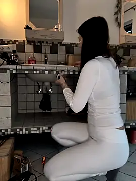 Snapshot of Linalicious chatting on 02/26/25, 10:58 Linalicious online show from 02/26/25, 10:58