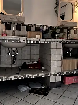 Snapshot of Linalicious chatting on 02/27/25, 01:49 Linalicious online show from 02/27/25, 01:49