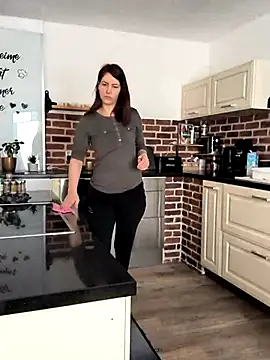 Snapshot of Linalicious chatting on 03/03/25, 07:21 Linalicious online show from 03/03/25, 07:21