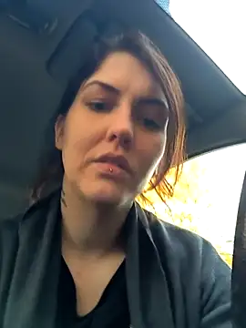 Snapshot of Linalicious chatting on 11/05/25, 03:12 Linalicious online show from 11/05/25, 03:12