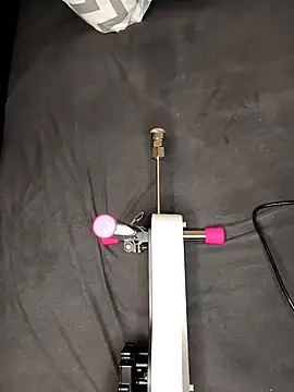 Snapshot of Linalicious chatting on 11/20/25, 08:25 Linalicious online show from 11/20/25, 08:25