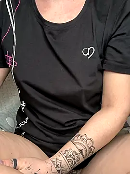 Snapshot of Linalicious chatting on 03/02/26, 06:36 Linalicious online show from 03/02/26, 06:36