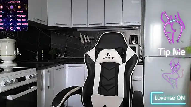 Strip-Lady online show from 03/08/25, 02:45