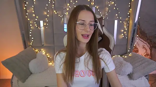 CozyMell online show from 04/18/26, 06:28