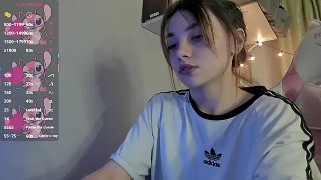 Snapshot of MashkaRay chatting on 02/10/25, 01:11 MashkaRay online show from 02/10/25, 01:11
