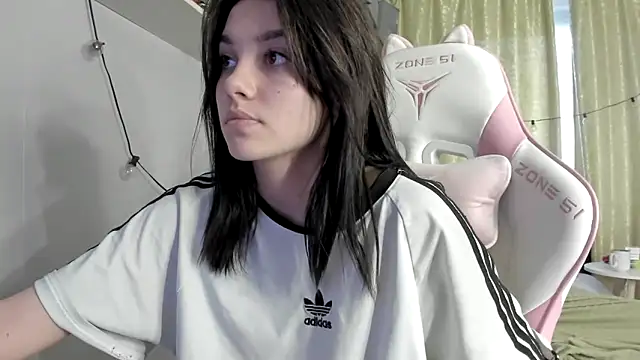 Snapshot of MashkaRay chatting on 03/01/25, 12:01 MashkaRay online show from 03/01/25, 12:01