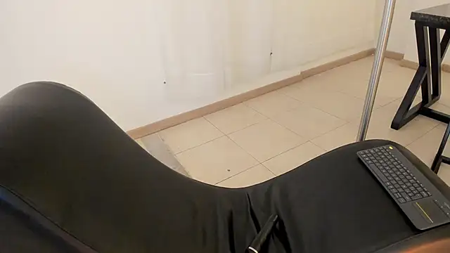 Snapshot of Barbara_honey chatting on 11/12/25, 01:00 Barbara honey online show from 11/12/25, 01:00